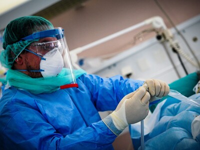 Κορωνοϊός: Ξεπέρασαν τους 400 χιλιάδες οι νεκροί