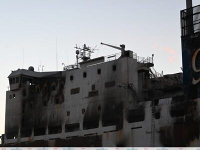 Euroferry Olympia: Οι πυροσβέστες μπαίνο...