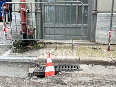 Πάτρα: «Έκατσε» το οδόστρωμα στη Φιλοποί...