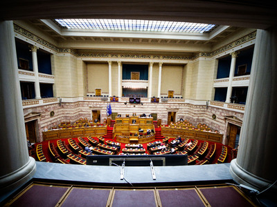 LIVE  Βουλή: Η σύγκρουση των πολιτικών α...