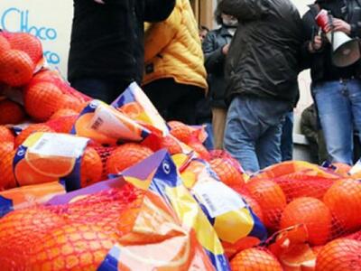 Δήμος Αγρινίου: Διανομή φρούτων την Παρα...