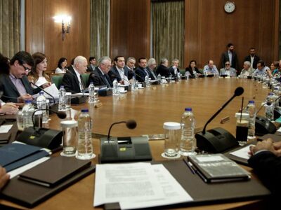 Εντείνονται τα σενάρια για μίνι ανασχημα...