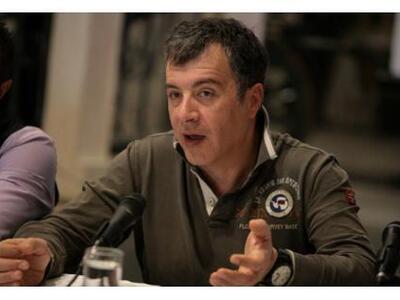 Ο Σταύρος Θεοδωράκης παρουσιάζει τους υπ...