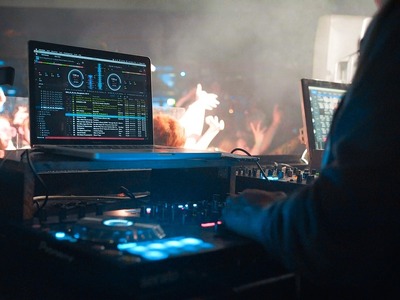 Οι «μεσημεριανές» στα καφέ και τα all da...