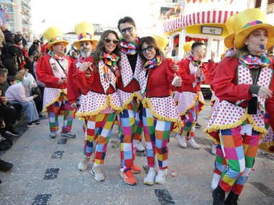 Αμείωτος ο ρυθμός στη Μεγάλη Καρναβαλική...