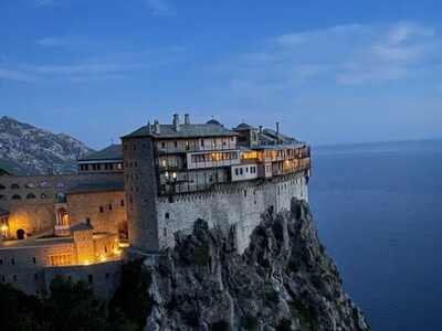 Σεισμός στο Άγιο Όρος: «Να είμαστε προσε...