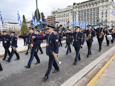 Σύνταγμα: Σε εξέλιξη η μεγάλη στρατιωτικ...