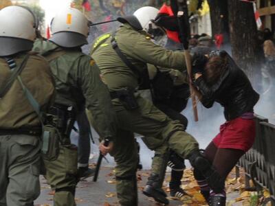 Μια φωτογραφία καθόλου τιμητική για την Αστυνομία