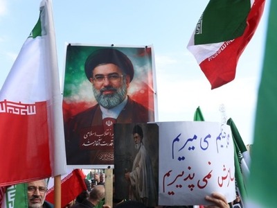 Ο Μοτζταμπά Χαμενεΐ καλεί να στοχοποιηθο...