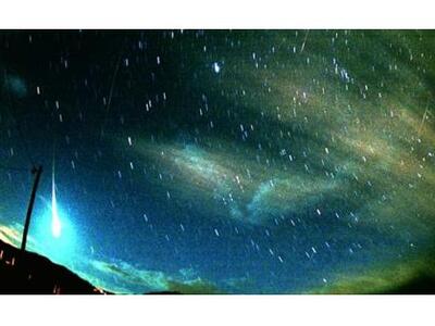 Και πεφταστέρια και πανσέληνος τη νύχτα ...