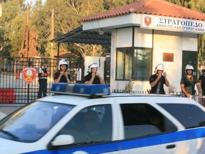 Κόρινθος: Έπεσε ξύλο μεταξύ μεταναστών σ...