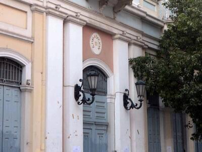 Πάτρα: Επισκευάζουν τη στέγη στο δημαρχείο