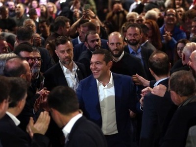 Σε λίγο η ομιλία του Τσίπρα στην Πανελλα...