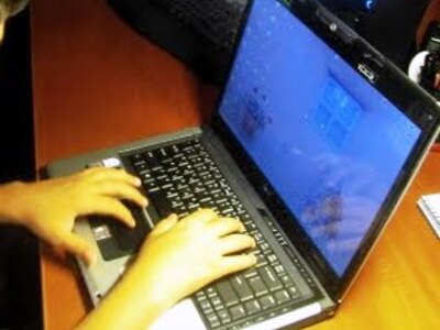 Απίστευτο: Η γραμματέας του Γ.Γ. του ΑΚΕ...