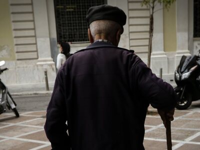 Νωρίτερα οι συντάξεις Μαϊου - Δείτε αναλ...