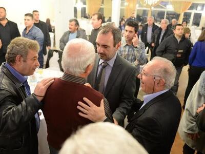 Πλήθος κόσμου στη συγκέντρωση του Ανδρέα...