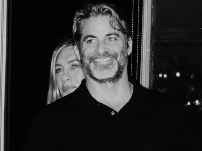 Η Τζένιφερ Άνιστον επισημοποίησε τη σχέσ...