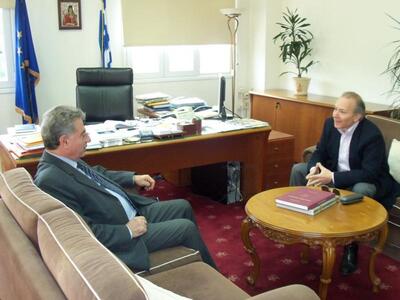 Συνεργασία Σπ. Σπύρου με αναπληρωτή – το...