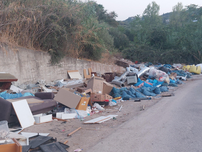Πάτρα: Καταγγελίες για επικίνδυνα απόβλη...