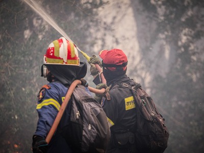 Παραμένει ο κίνδυνος της φωτιάς στη Δυτι...