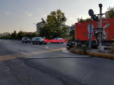 Πάτρα: Κομμάτια στο οδόστρωμα η μπάρα τη...