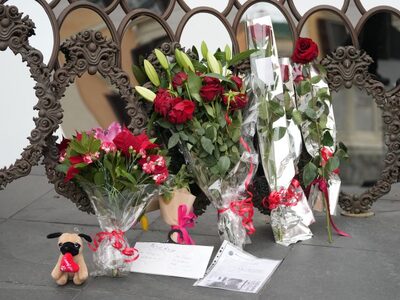 Σε λαϊκό προσκύνημα η σορός του Βαλεντίν...