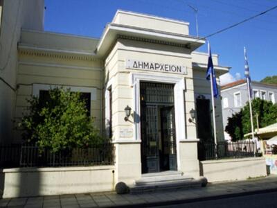 Δεσμεύει τραπεζικούς λογαριασμούς οφειλε...