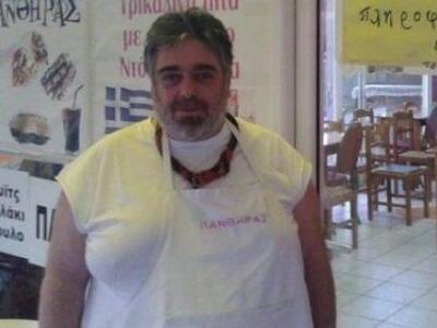 Η ταμπέλα έξω από το εστιατόριο που θα σ...