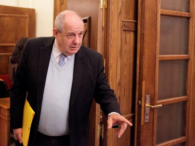Χώρισαν οι δρόμοι ΑΝΕΛ και Τέρενς Κουίκ;