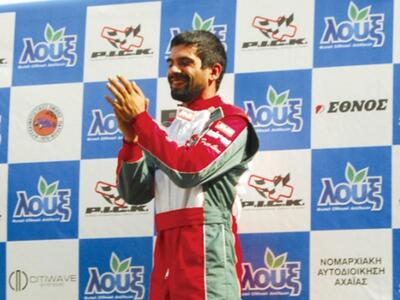 Προπονεί το γιο Ρώσου μεγιστάνα στο καρτ...