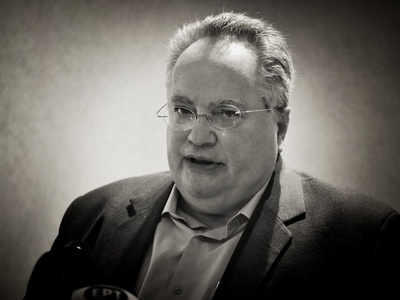 Ο Νίκος Κοτζιάς στηρίζει τον Γρηγόρη Αλε...