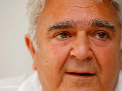 ΔΕΙΤΕ τον Πασχάλη Τερζή με τις γυναίκες ...