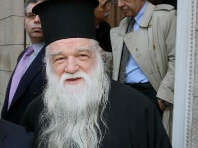 Αμβρόσιος: Η Εκκλησία να κατέβει στο πεζ...