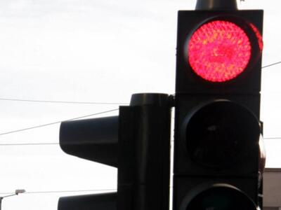 Στράβωσε το φανάρι στην Κάτω Αχαΐα από τον αέρα