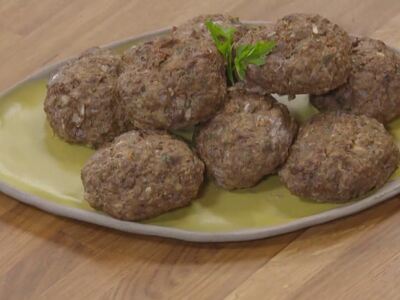 Μπιφτέκια με βρώμη και λεμονάτες πατάτες  