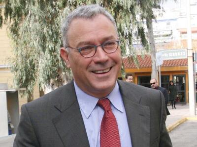 Ετοιμάζεται να καταθέσει αγωγή κατά του ...