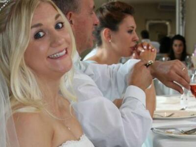 Πουλάει το νυφικό της στο eBay για να βγ...