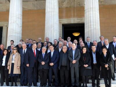 Σε εξέλιξη οι τελετές παράδοσης - παραλα...