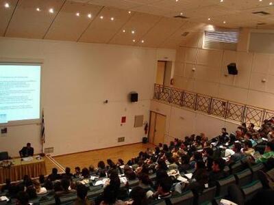 Καρπέτας: Ή θα σταθούμε όρθιοι, ή θα βιώ...