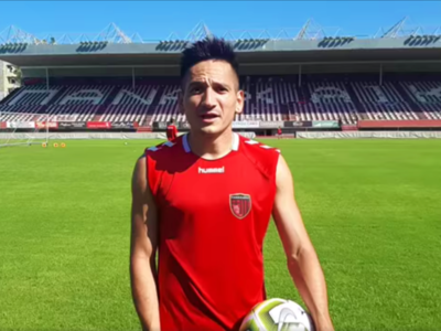 Κάλεσμα του Κολ σε άπταιστα Ελληνικά στο...