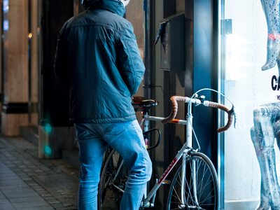 Πάτρα: Ο ληστής με το ποδήλατο και τα μαύρα