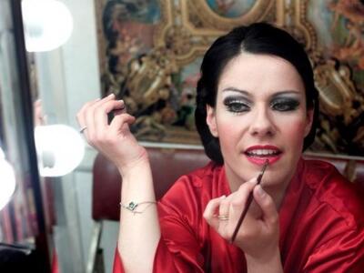 Η ΣΟΠΡΑΝΟ ΒΑΣΙΛΙΚΗ ΚΑΡΑΓΙΑΝΝΗ ΣΕ ΦΙΛΑΝΘΡ...