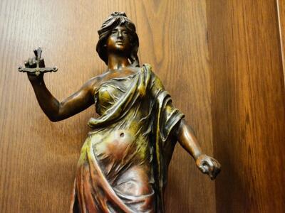 Έκαναν φτερά 90.000 ευρώ από το χρηματοκ...