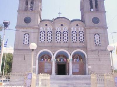 Πλήθος κόσμου από χθες στο ναό του Παντο...