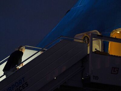 Ατύχημα για τον Μπάιντεν - Γλίστρησε στα...