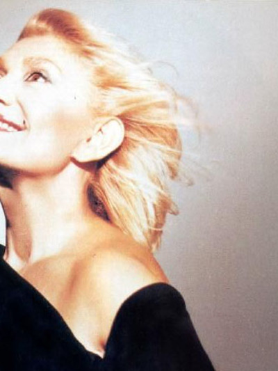 Η Μαρινέλλα στο «Παλλάς»