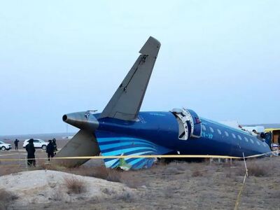 Azerbaijan Airlines: Το αεροσκάφος δέχθη...