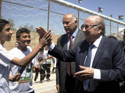 FIFA: Επανεξελέγη πρόεδρος, παρά το σκάν...