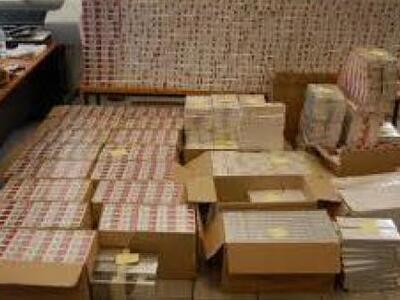 Θεσσαλονίκη: Αποθήκη με 68.000 λαθραία π...