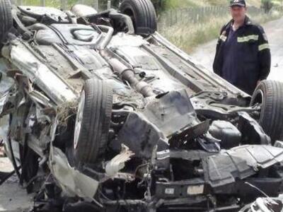 Βγήκε σώος από αμάξι που «τούμπαρε» και ...